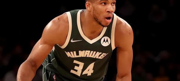 包含字母哥回归赛场，势不可挡首场状态亮眼，雄鹿观众沸腾！的词条